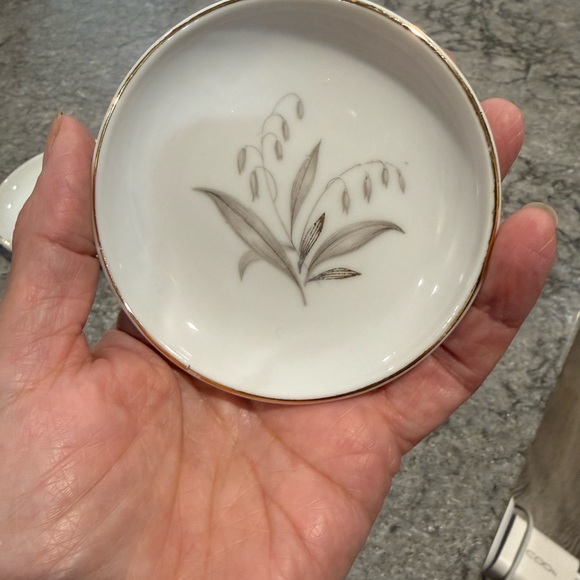 Set of 4 Vintage Kaysons Golden Rhapsody Fine China Butter Pats! 22K gold rim. - Picture 2 of 8